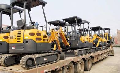 恒特挖掘機再次交付15臺微型挖掘機，助力客戶高效作業